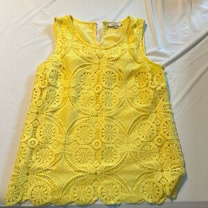 Yellow lace tank top made by Skies Are Blue size medium